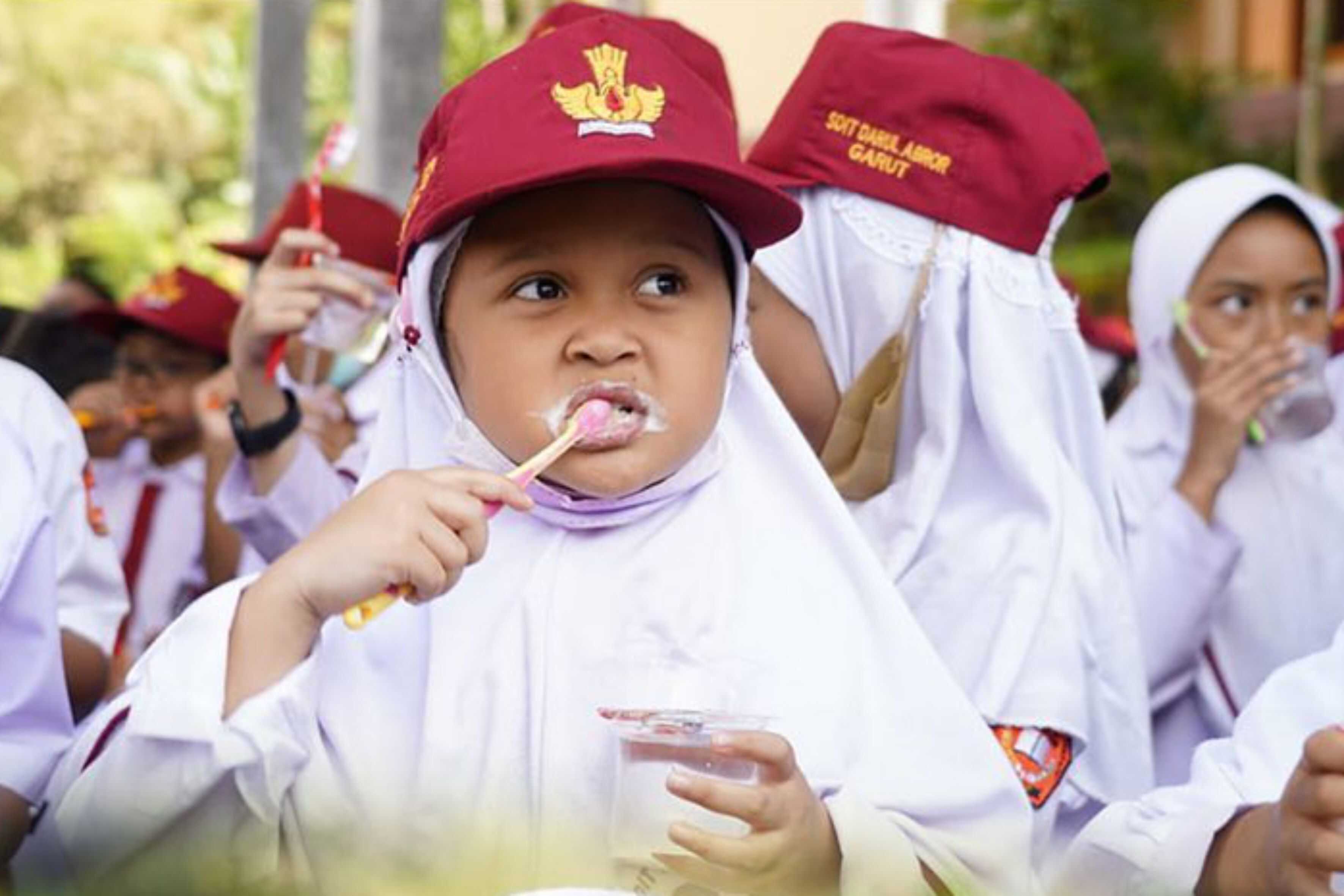 Aksi Sikat Gigi Massal Ribuan Siswa SD di Garut Warnai Peringatan HKGN 2022